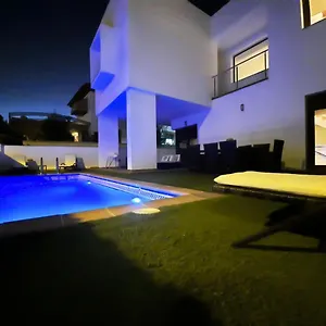 https://villa-taza-de-plata-a.es-andalucia.com
